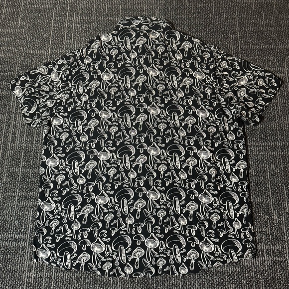 Hot Topic Mushrooms All Over Print Black White Shirt Short Sleeve Mens X Large - Picture 3 of 3